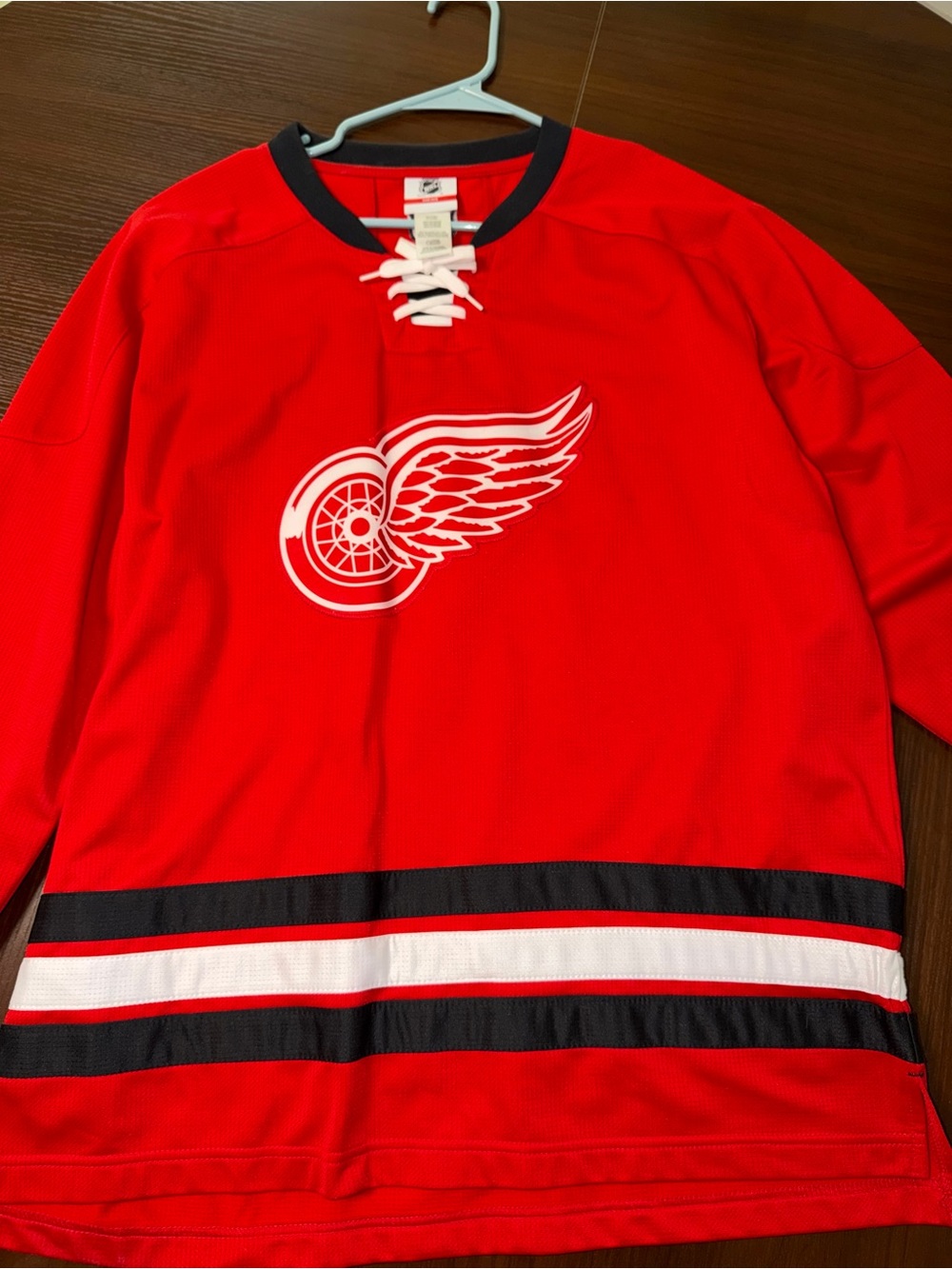 Detroit Red Wings NHL Hockey Jersey Men’s XL Red Lace Up Blank